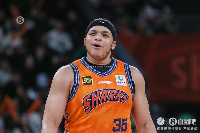 媒体人：洛夫顿和上海没达成续约协议 前者的薪水主张超球队预算